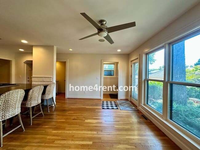 Building Photo - Charming Dutch Colonial in Brookside w/ an Updated Kitchen, Wood Floors, Fenced Yard and a Finish...