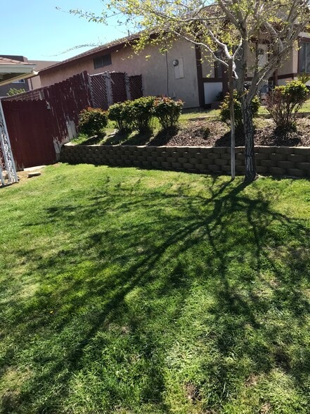 Building Photo - 42030 Blueflax Ave