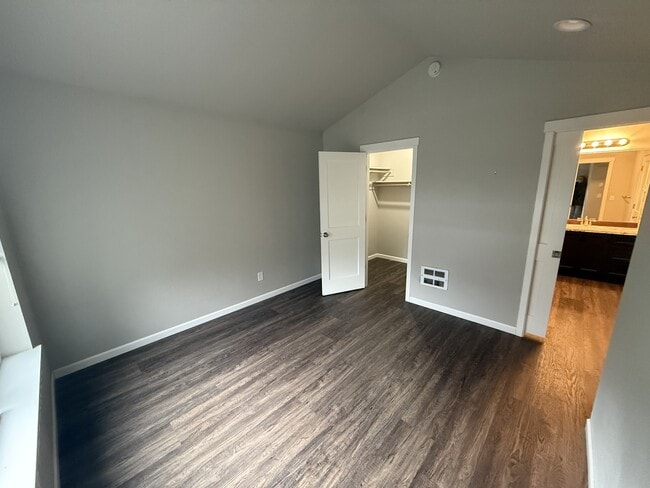 Building Photo - 1480 SE Cole Rd