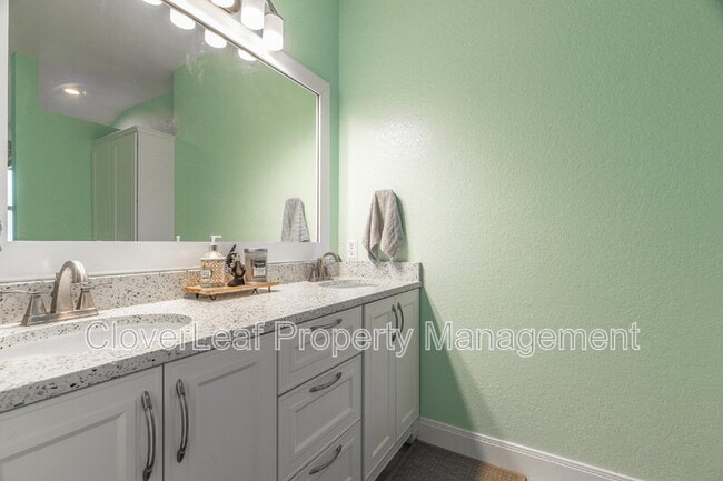 Building Photo - 4112 Cherry Tree Dr