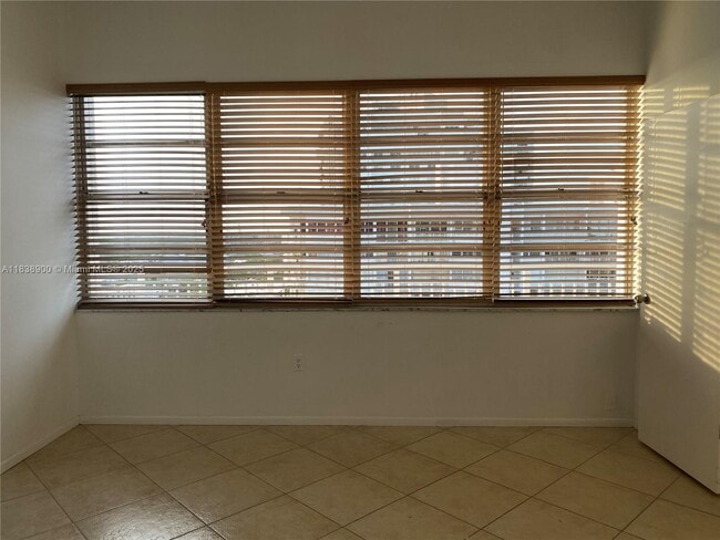 Building Photo - 18031 Biscayne Blvd