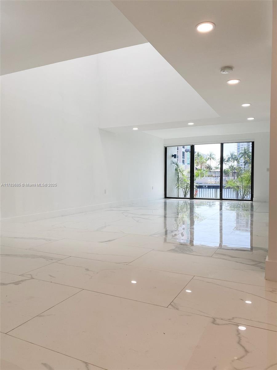 Building Photo - 316 Poinciana Island Dr