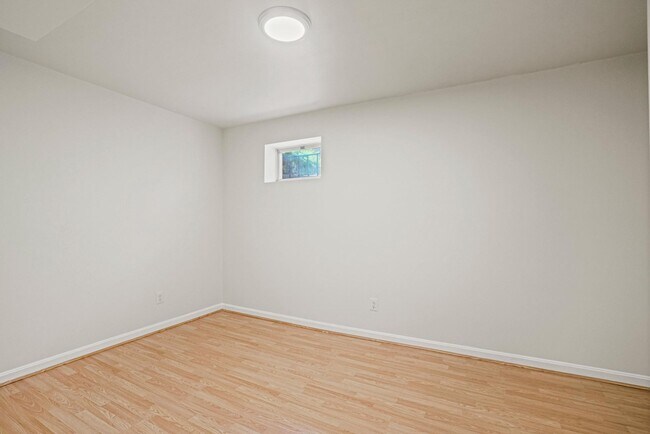 Building Photo - 1141 N Vernon St