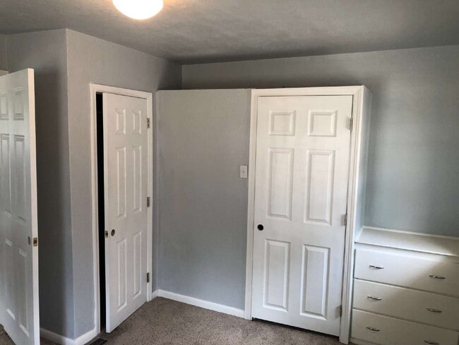 Building Photo - 450 E 300 N