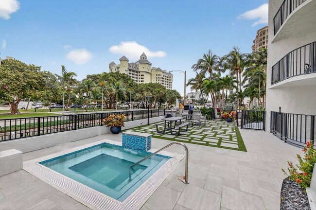 Building Photo - 2029 N Ocean Blvd