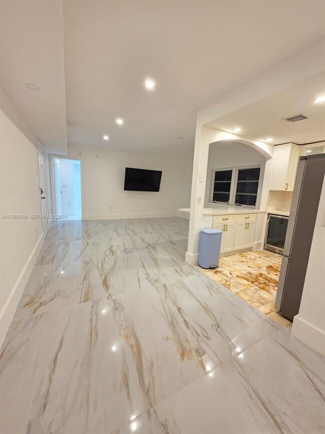 Building Photo - 760 Euclid Ave