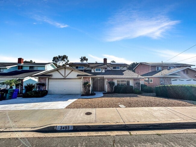 Primary Photo - Beautiful 4BD/2BA W/ Attached Garage in Cl...