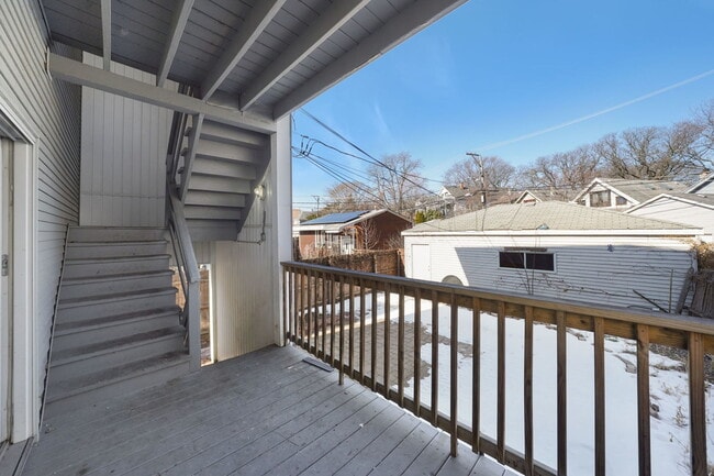 Building Photo - 7250 N Rogers Ave