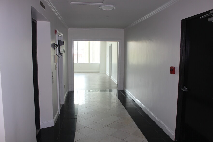 Unit 5 Hallway - 70 Kennedy Plz
