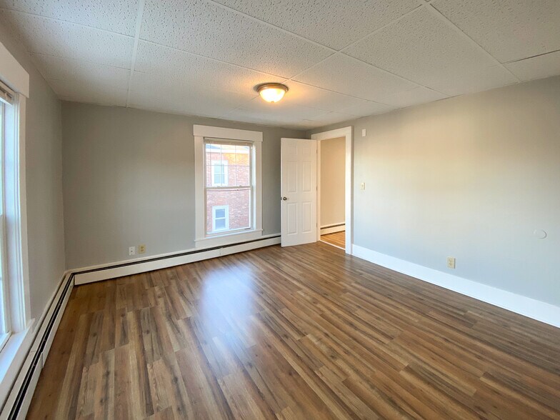 Building Photo - 181 Main St