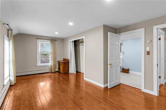 Building Photo - 19 Cross St