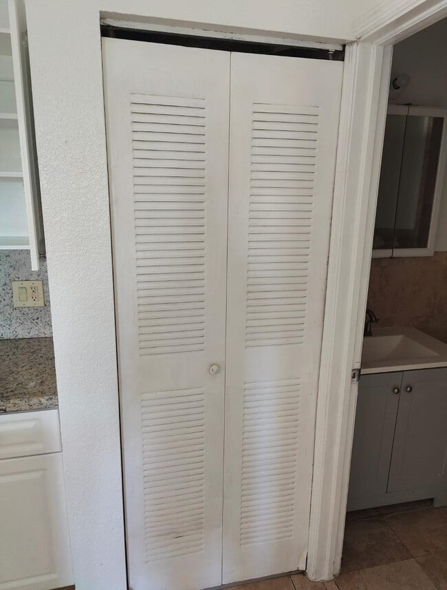 Building Photo - 629 SW 2nd St