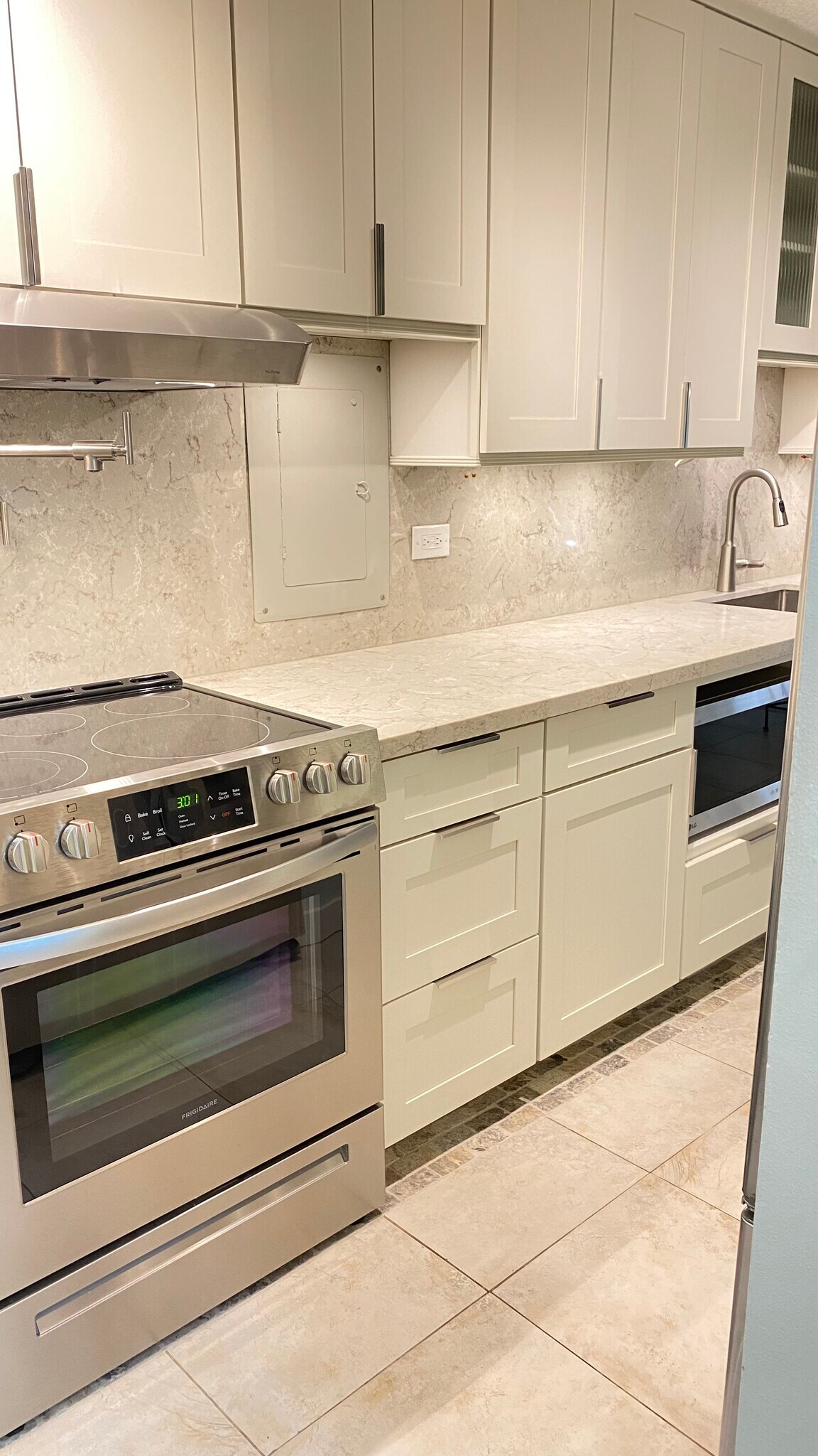 Building Photo - 501 Hahaione St