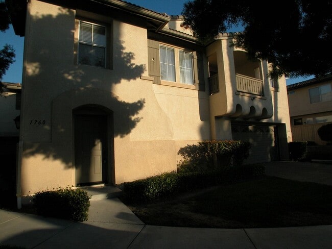 Primary Photo - WOW! 2 bedroom, 2 bath Townhome in Capri!