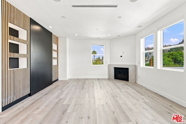 Building Photo - 8121 Norton Ave