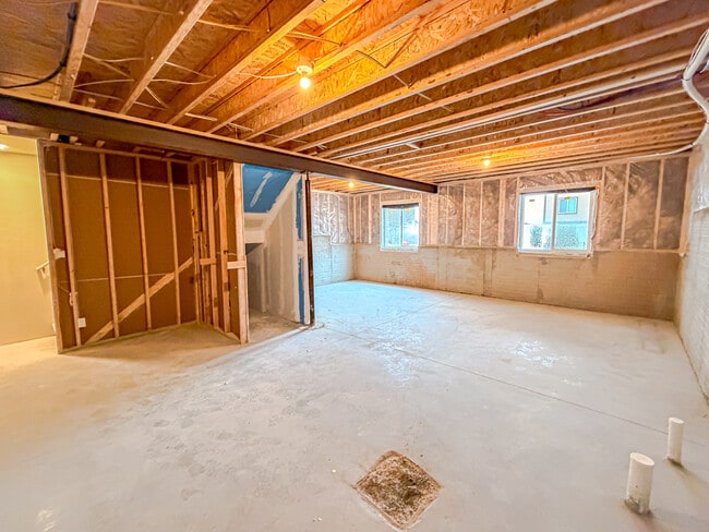 Building Photo - 1601 Elsie Jean Trl