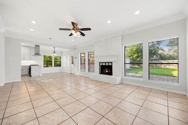 Building Photo - 15526 Cabildo Dr