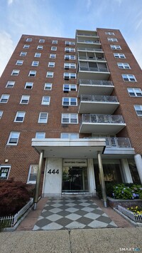Building Photo - 444 Bedford St