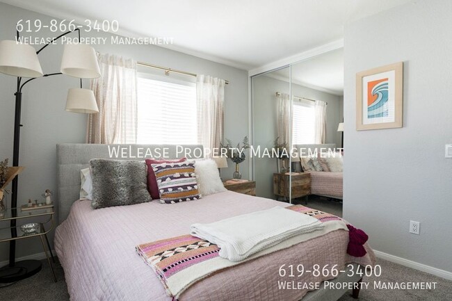 Building Photo - 2 bed 1 bath Sunny top floor end unit in G...