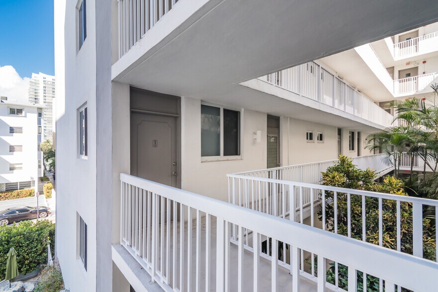 Building Photo - 1670 Bay Rd