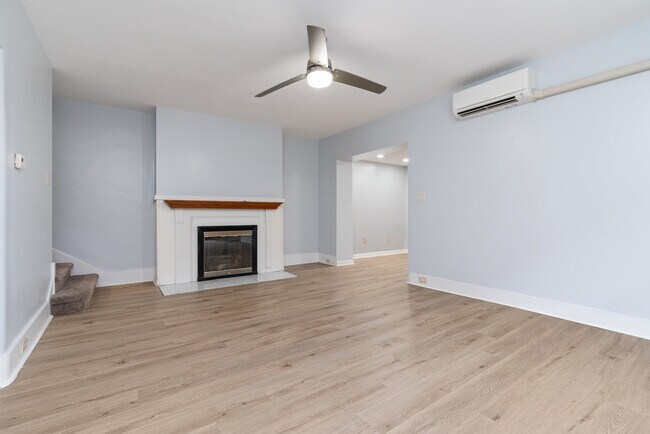 Building Photo - 5905 Hobart St