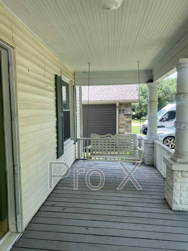 Building Photo - 2628 E 8th St