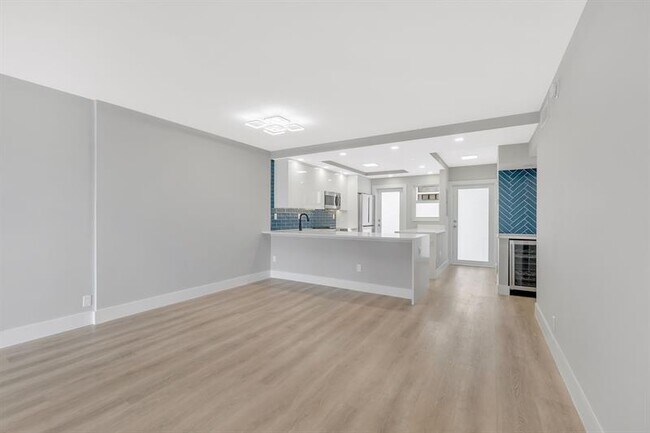 Building Photo - 750 N Ocean Blvd
