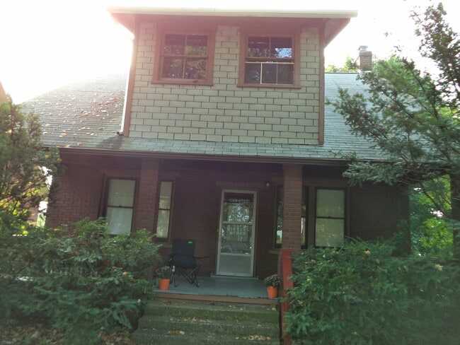 Primary Photo - 3 Bedroom, 1 Bath House on W. College Ave-...