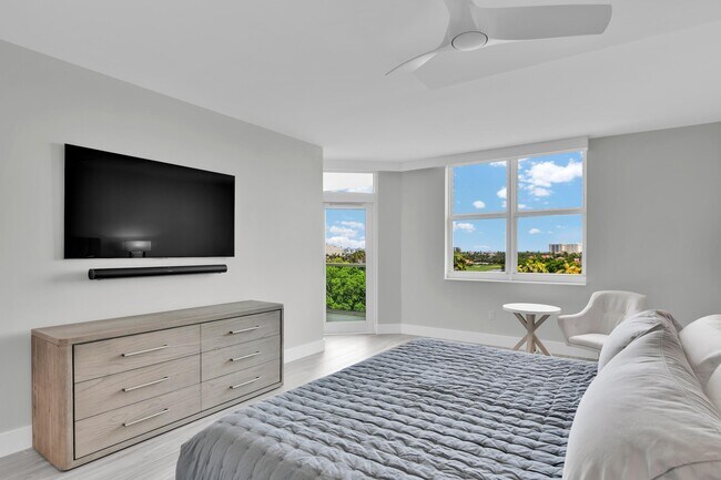 Building Photo - 550 SE Mizner Blvd