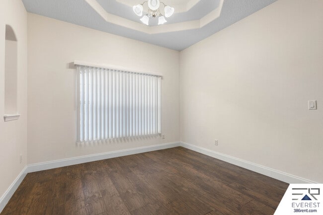 Building Photo - 7 Robin Pl