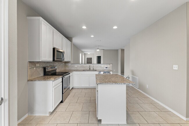 Building Photo - 10719 Noble Canyon