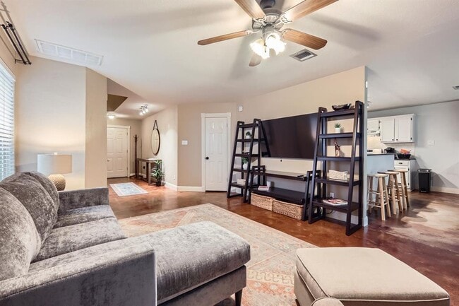 Building Photo - 1125 Strickland Dr