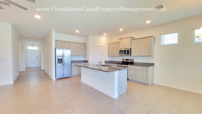 Building Photo - PET FRIENDLY LAKEWOOD RANCH 4 BED/2 BATH H...