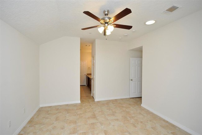 Building Photo - 15631 Fox Springs Dr