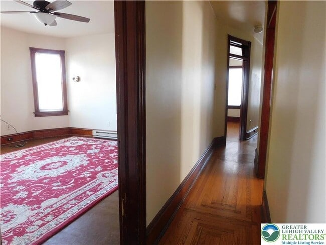 Building Photo - 300 S 9th St