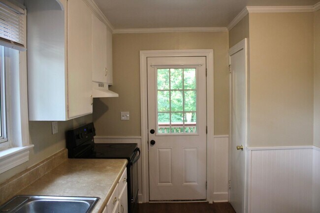 Building Photo - 692 Brookdale Dr