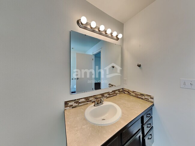 Building Photo - 2031 E Lochmeadow Ct
