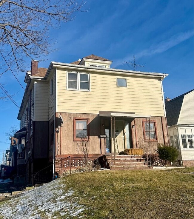 Building Photo - Fulton Rd Triplex