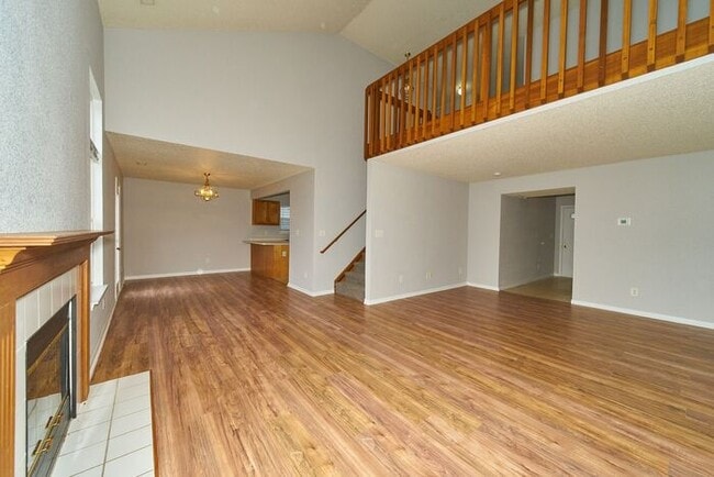 Building Photo - Sweet 3 Bedroom 2.5 Bath in Popular Maple Grove Estates