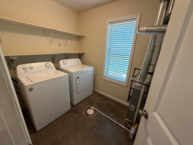 Building Photo - 2032 Waterfront Dr N