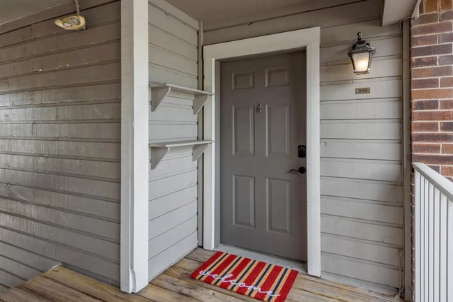 Building Photo - 1400 Gandy Blvd N