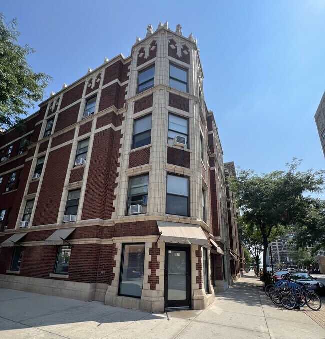 Primary Photo - 1070 W Granville Ave