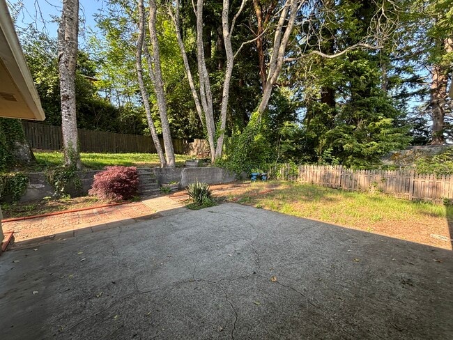 Building Photo - 3604 Madrona St