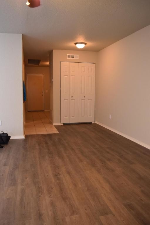 Building Photo - 1030 W Rochier