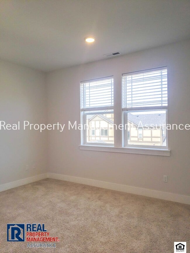 Building Photo - 16870 SW Rockhampton Ln