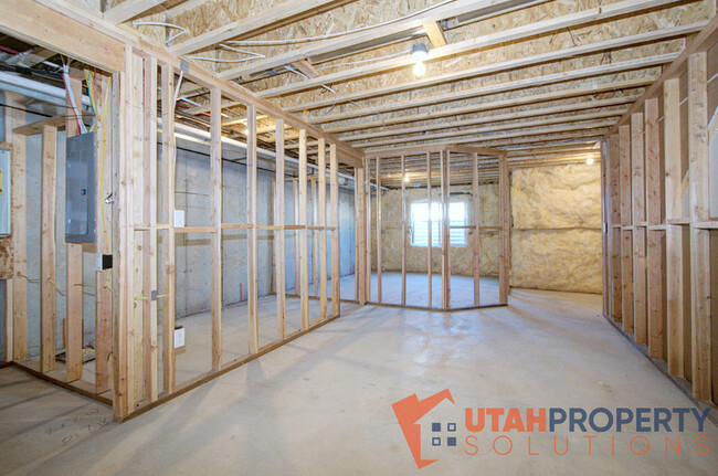 Building Photo - 3683 Big Horn Dr