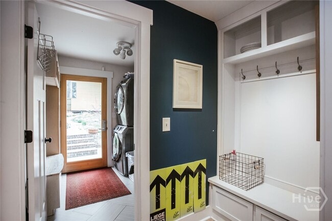 Building Photo - 284 The