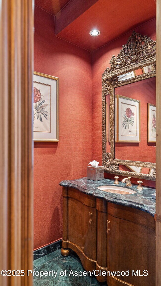 Building Photo - 715 Willoughby Way