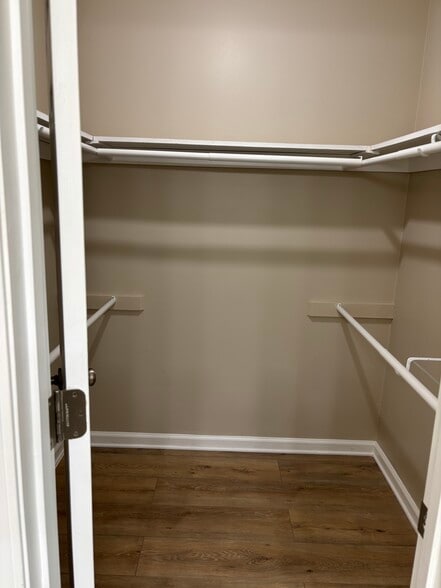 Building Photo - 648 Prince Phillip Way