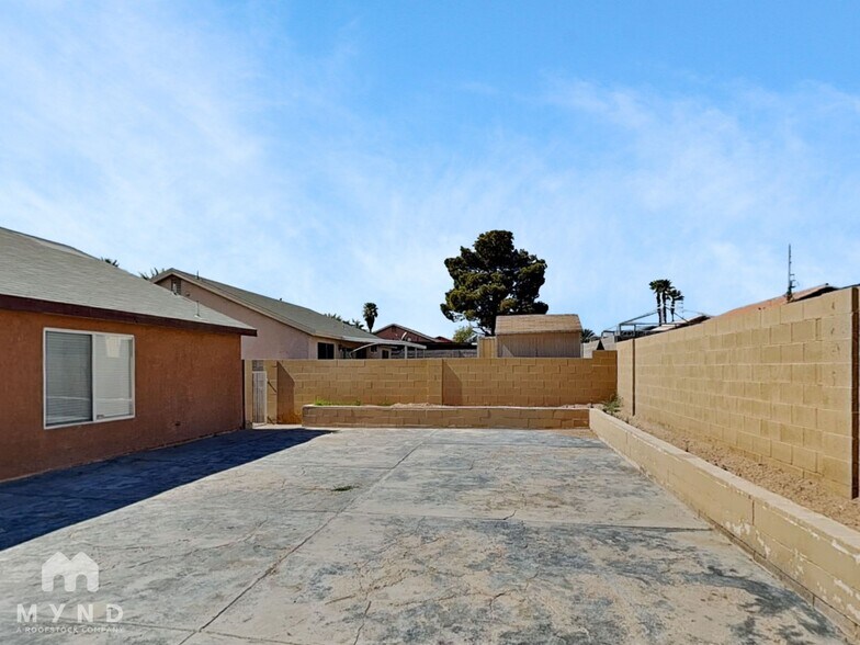 Building Photo - 2704 Exulted Valley Ave